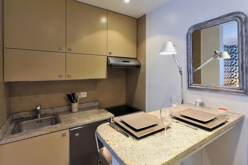Opera Prive - City Centre Apartment *
